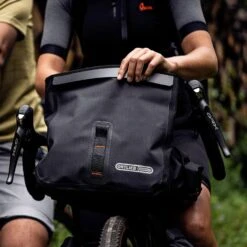 Ortlieb Accessory-Pack Bikepacking Zusatz-Lenkertasche 11 Ortlieb Accessory-Pack Bikepacking Zusatz-Lenkertasche -Schwalbe Geschäft ortlieb accessory pack bikepacking lenkertasche 2020 306650 e